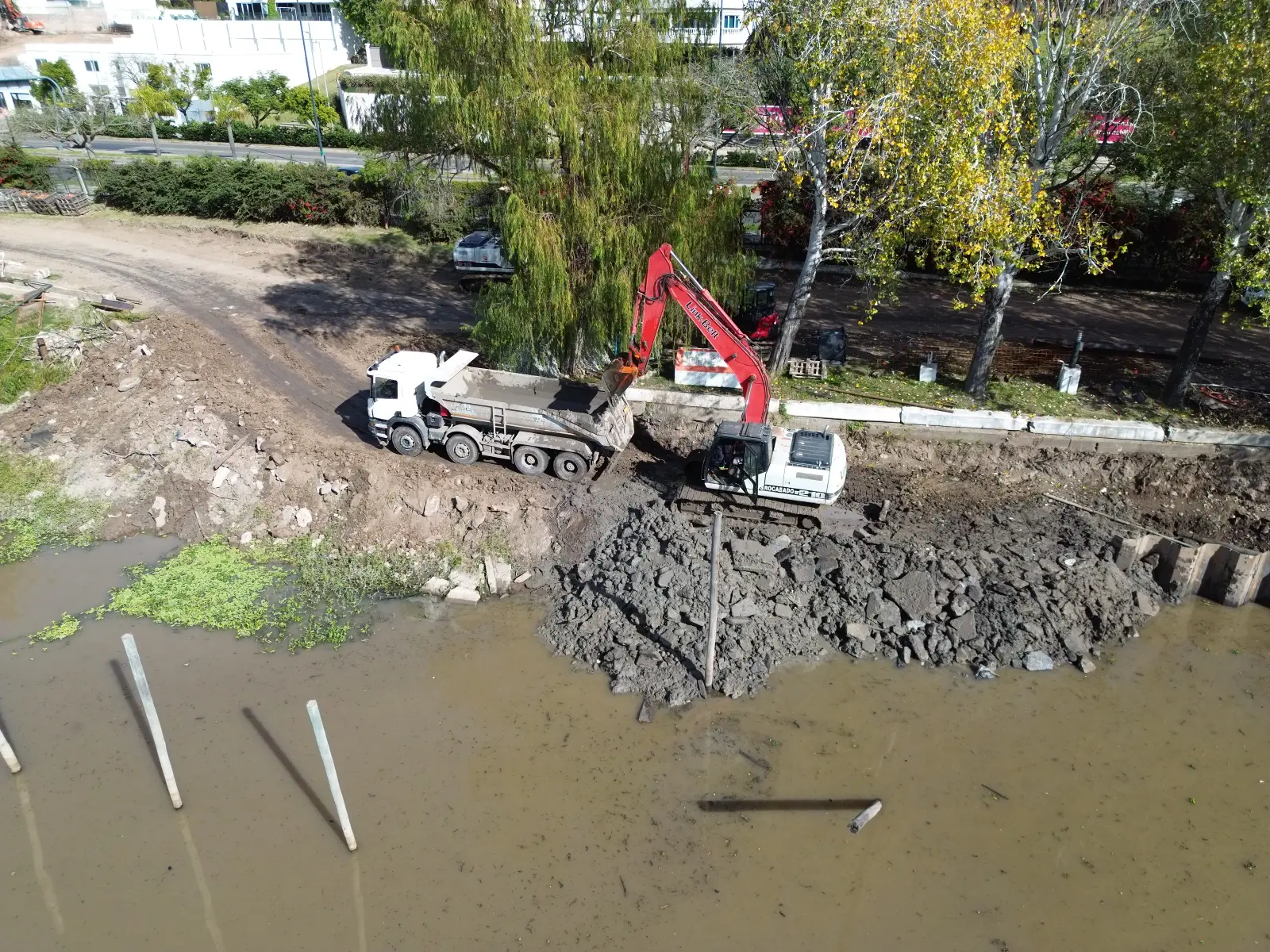 Excavadoras de Rocabado en obra